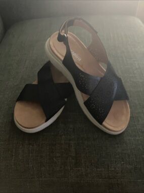 Easy Spirit Black Crisscross Slingback Sandals with White Outsole